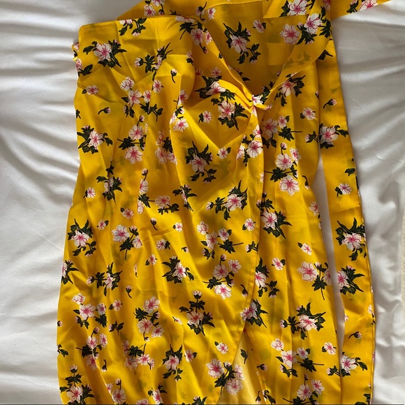 Shein knot side wrap skit - Picture 2 of 3